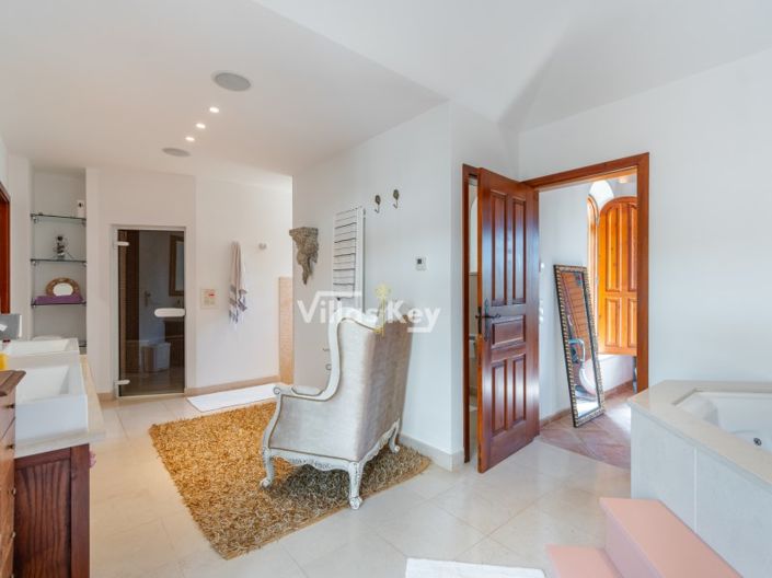 Image No.27-4 Bed House for sale