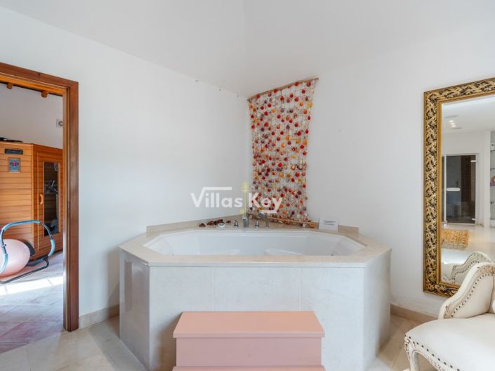 Image No.29-4 Bed House for sale