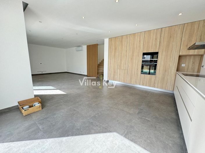 Image No.14-4 Bed House for sale