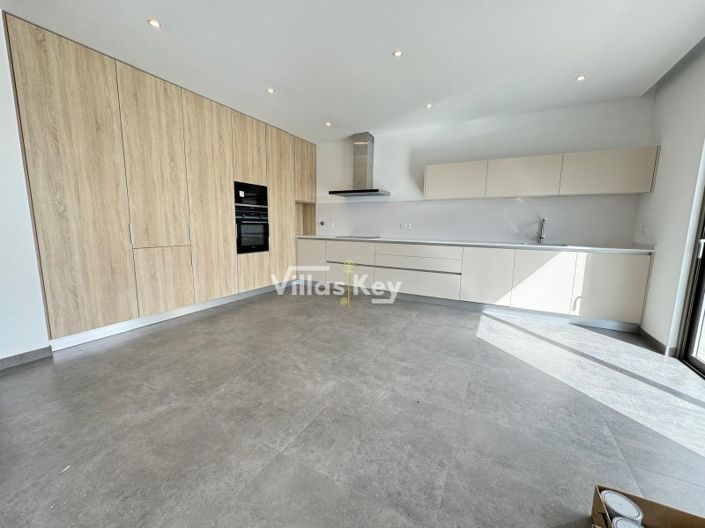 Image No.15-4 Bed House for sale