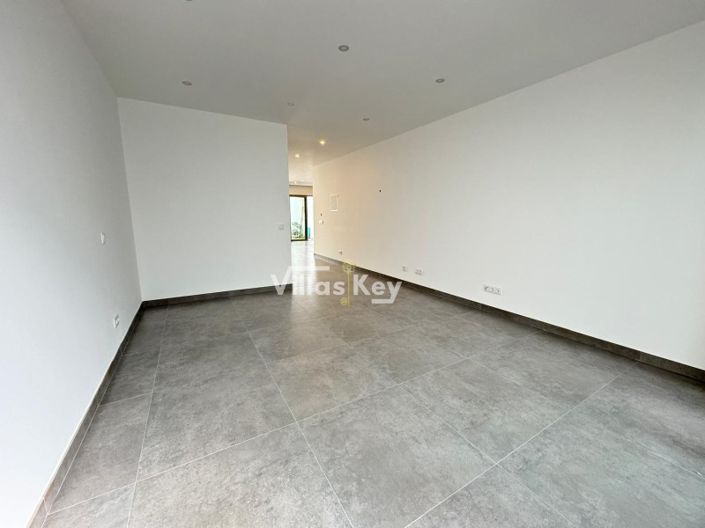 Image No.20-4 Bed House for sale