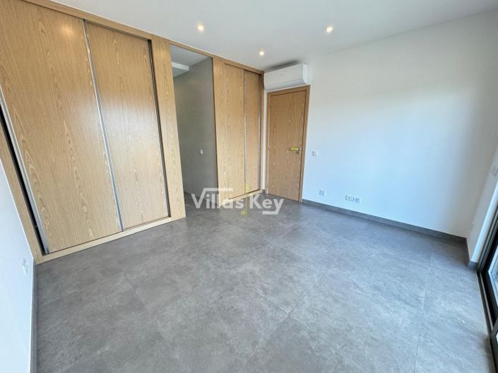 Image No.24-4 Bed House for sale