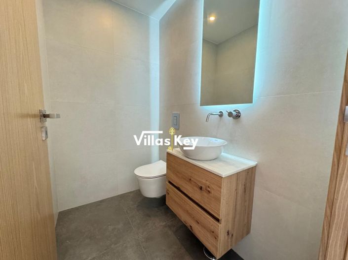 Image No.28-4 Bed House for sale