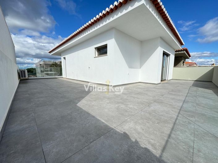 Image No.30-4 Bed House for sale