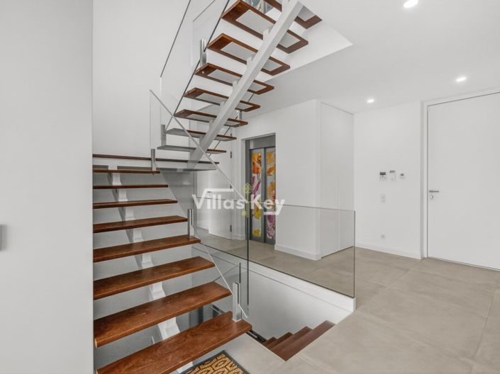 Image No.11-4 Bed House for sale