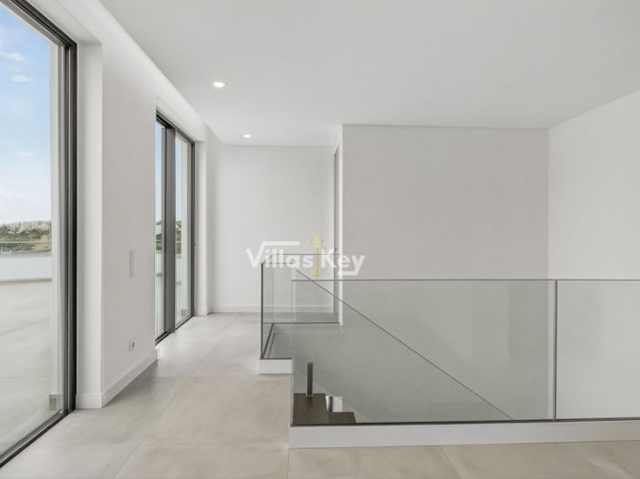 Image No.12-4 Bed House for sale