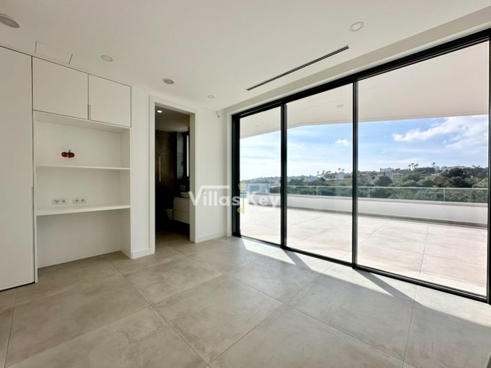 Image No.14-4 Bed House for sale