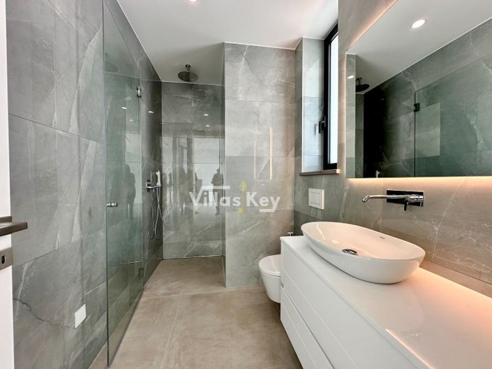 Image No.16-4 Bed House for sale