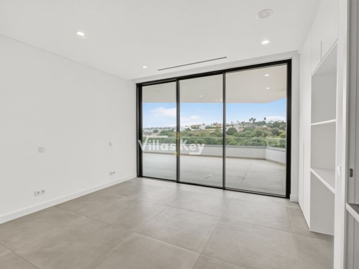 Image No.16-4 Bed House for sale