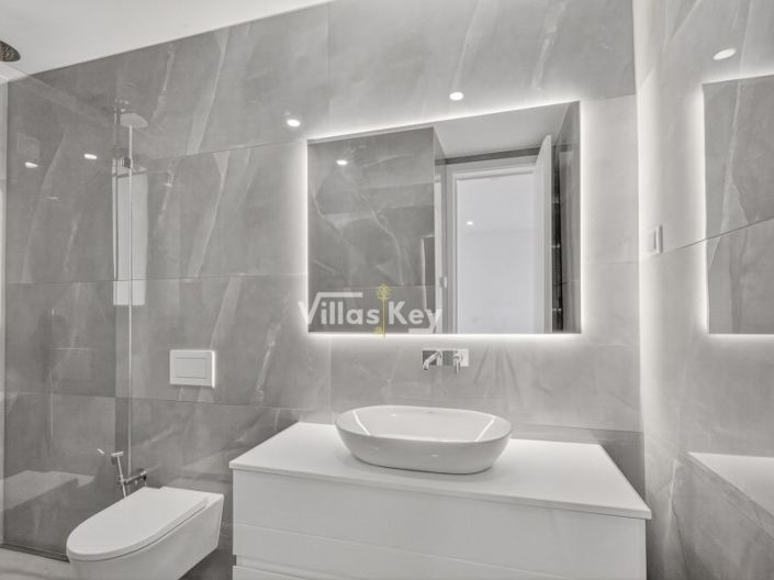 Image No.17-4 Bed House for sale