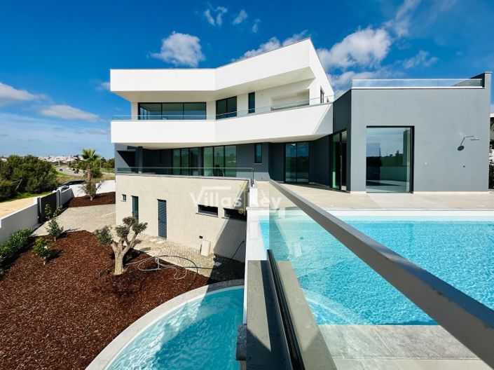 Image No.2-4 Bed House for sale