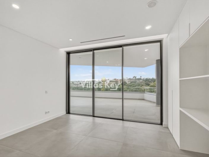 Image No.20-4 Bed House for sale