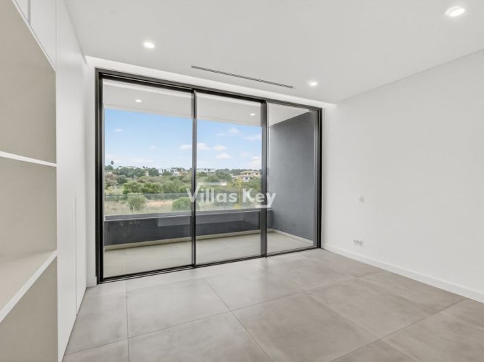 Image No.21-4 Bed House for sale