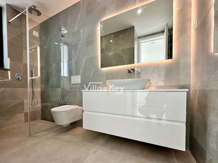 Image No.22-4 Bed House for sale