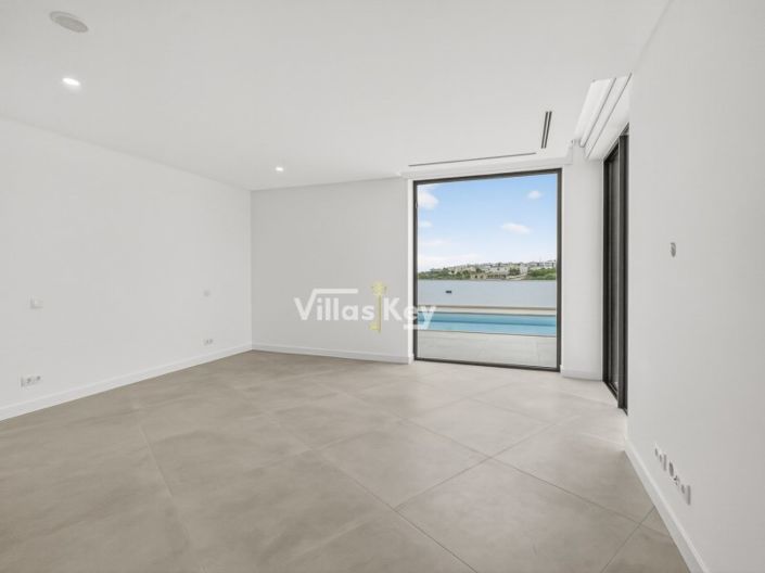 Image No.22-4 Bed House for sale