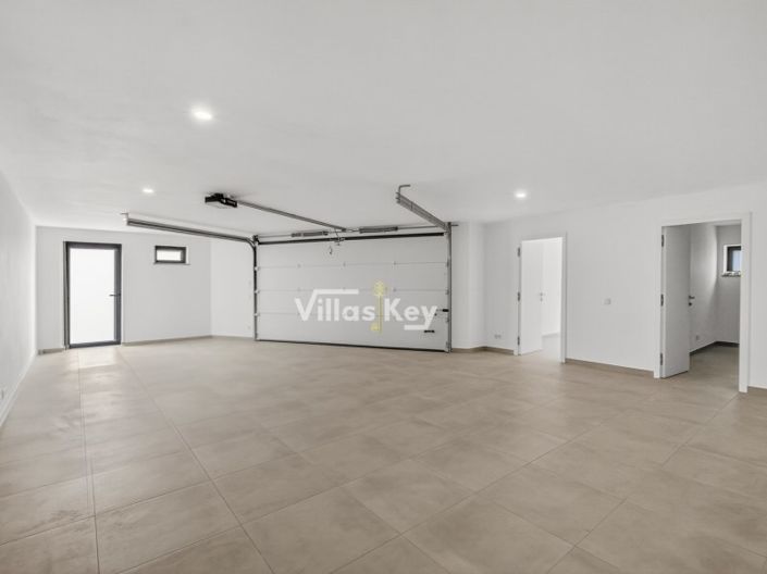 Image No.24-4 Bed House for sale