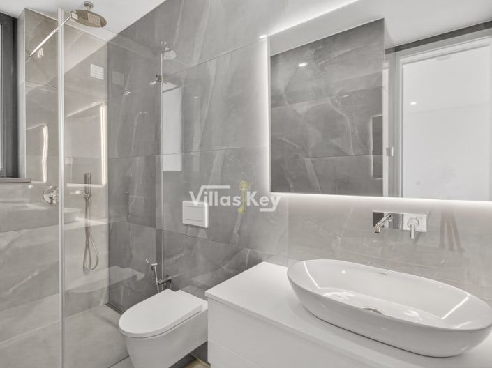 Image No.25-4 Bed House for sale