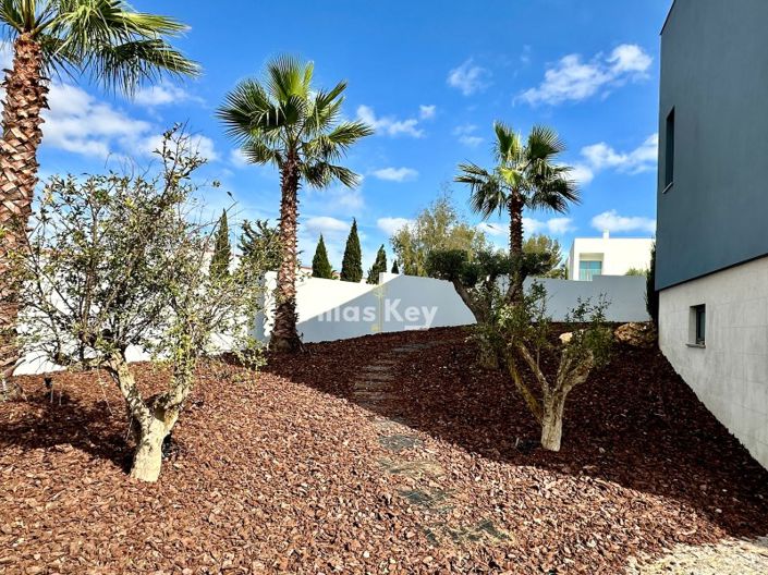 Image No.26-4 Bed House for sale