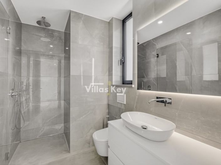 Image No.26-4 Bed House for sale