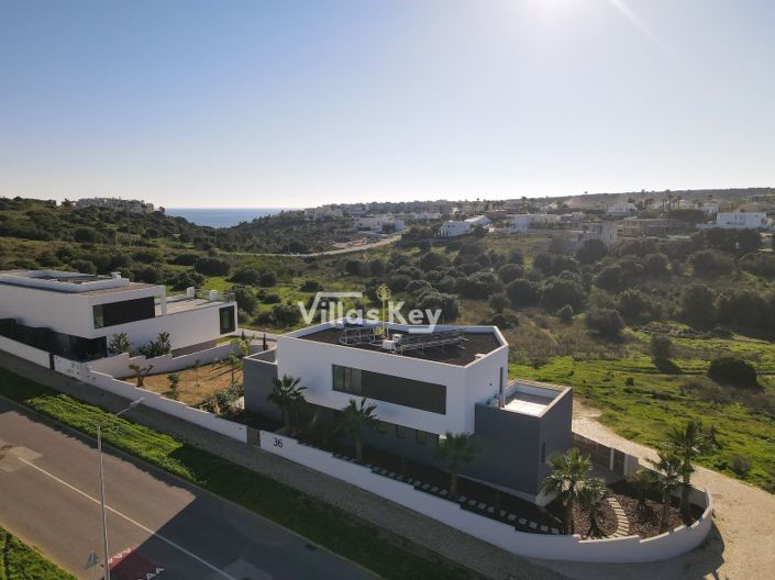 Image No.3-4 Bed House for sale