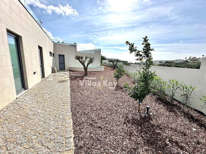 Image No.30-4 Bed House for sale