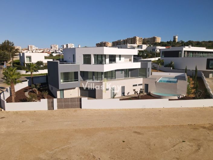 Image No.4-4 Bed House for sale