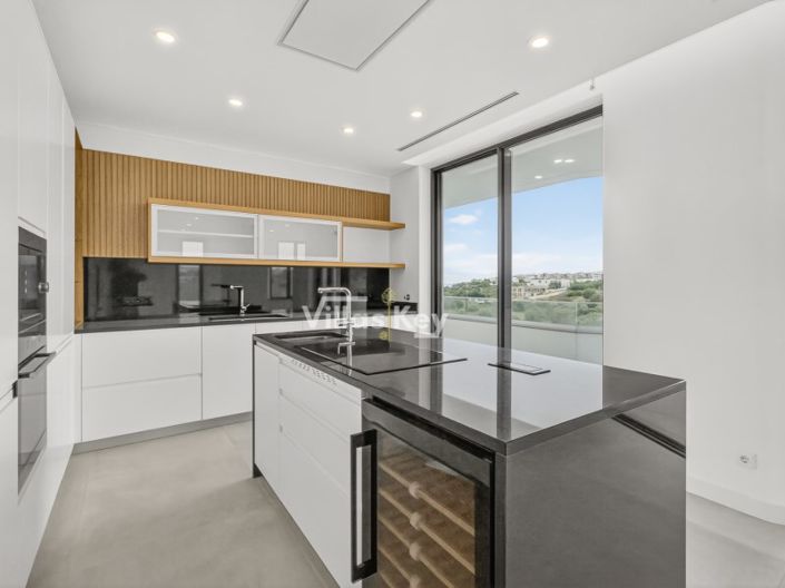 Image No.5-4 Bed House for sale