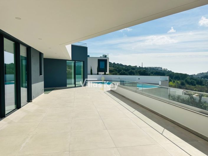 Image No.8-4 Bed House for sale