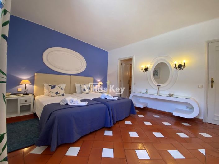 Image No.12-12 Bed Apartment for sale