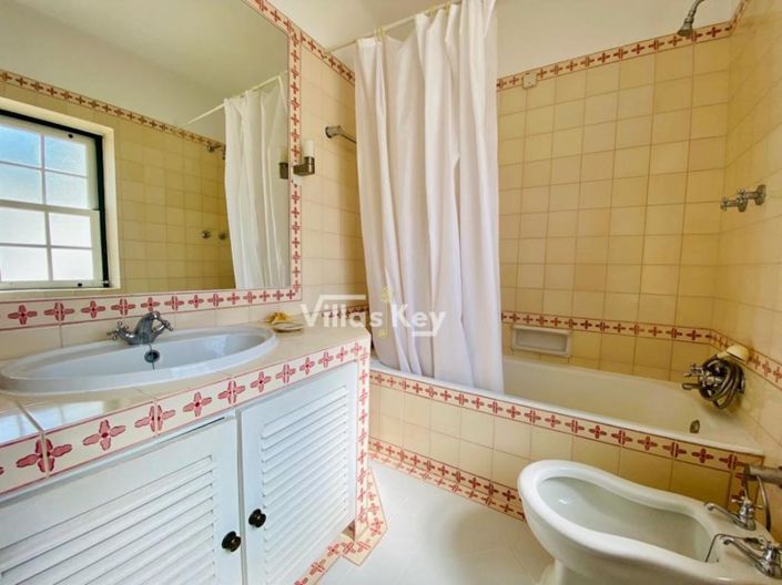 Image No.17-12 Bed Apartment for sale