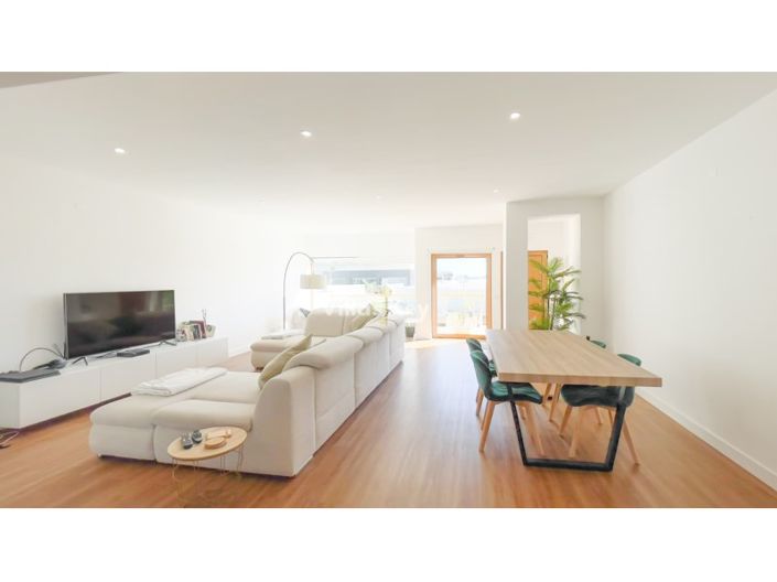 Image No.11-2 Bed House for sale