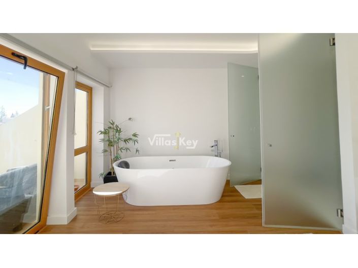 Image No.4-2 Bed House for sale