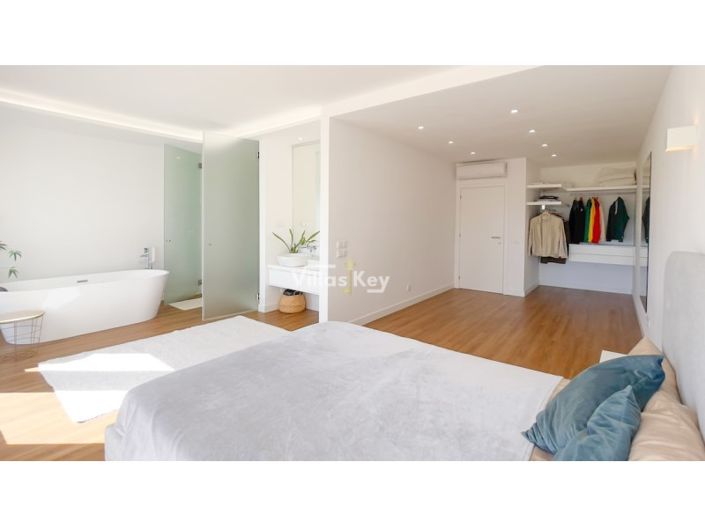 Image No.5-2 Bed House for sale