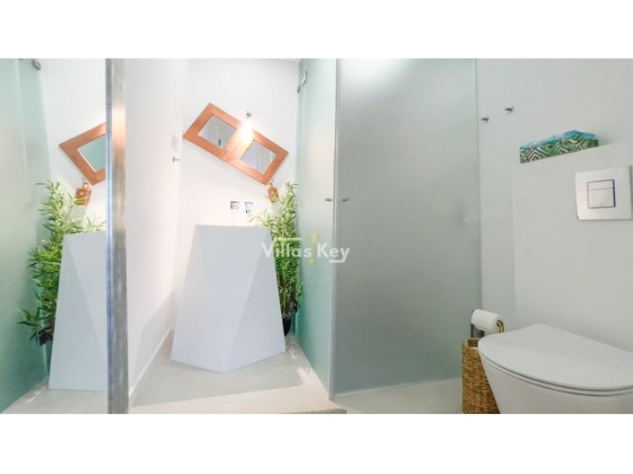 Image No.51-2 Bed House for sale