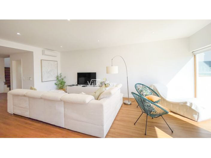 Image No.9-2 Bed House for sale