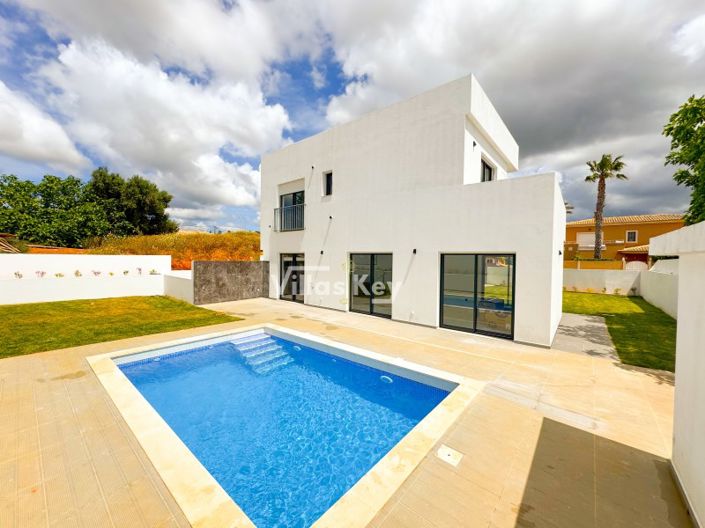 Image No.1-4 Bed House for sale