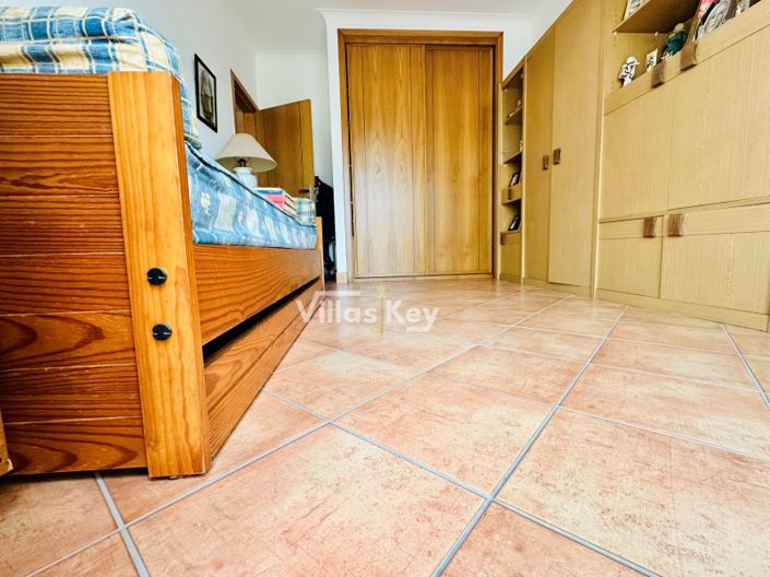 Image No.18-4 Bed House for sale