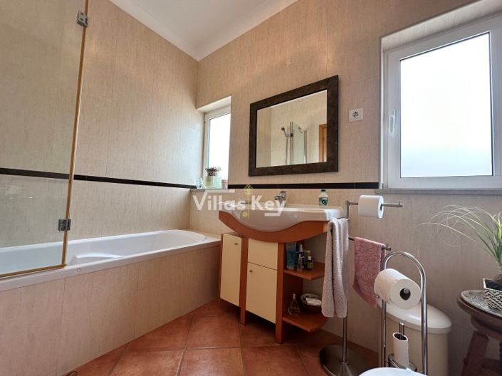 Image No.21-4 Bed House for sale