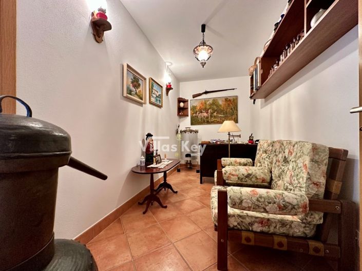 Image No.28-4 Bed House for sale