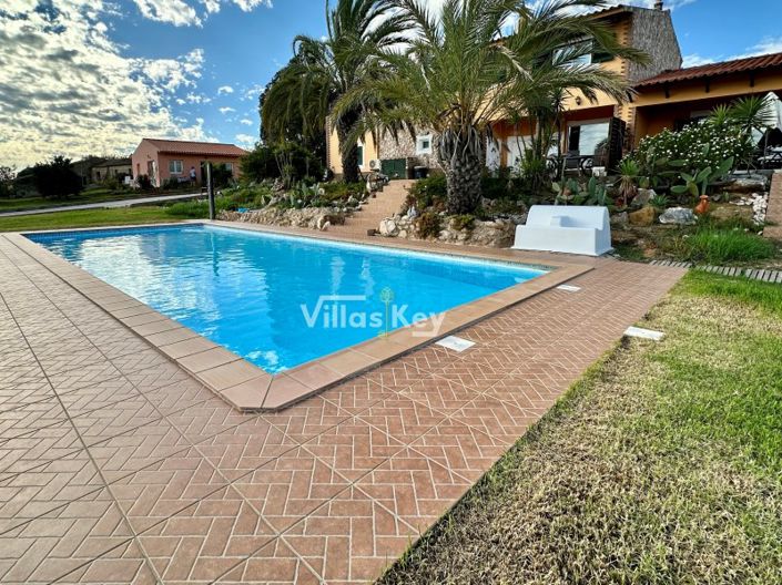 Image No.9-8 Bed Farmhouse for sale