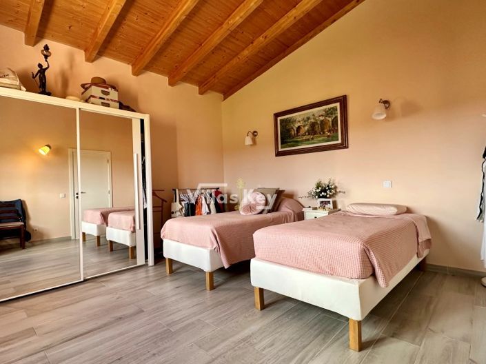 Image No.19-8 Bed Farmhouse for sale