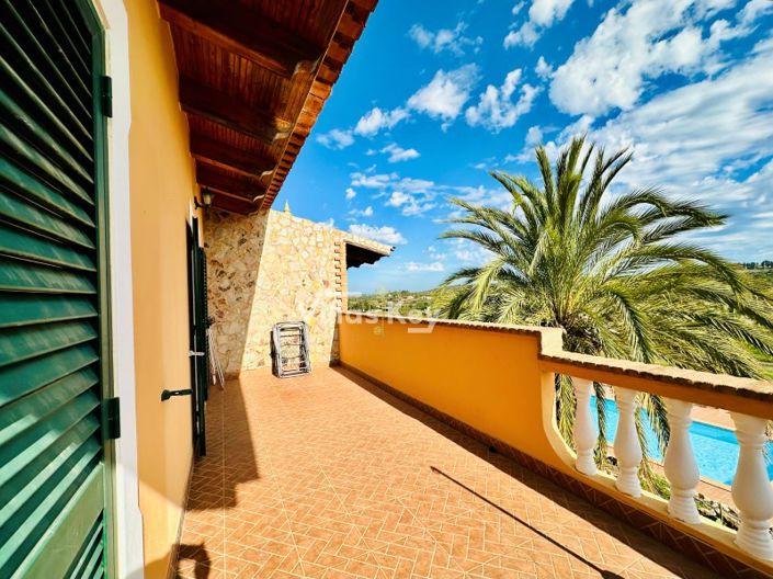 Image No.20-8 Bed Farmhouse for sale