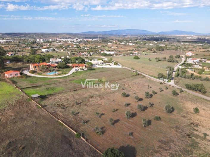 Image No.2-8 Bed Farmhouse for sale