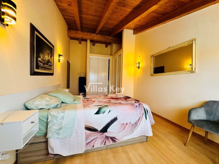 Image No.31-8 Bed Farmhouse for sale