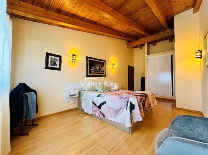 Image No.32-8 Bed Farmhouse for sale