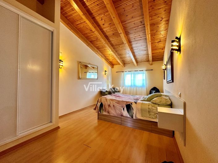 Image No.33-8 Bed Farmhouse for sale