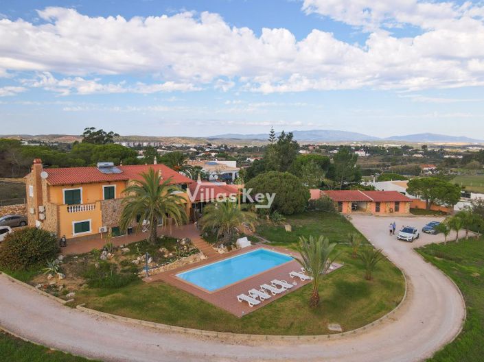 Image No.4-8 Bed Farmhouse for sale