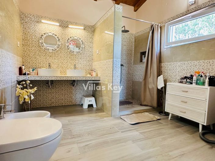 Image No.44-8 Bed Farmhouse for sale