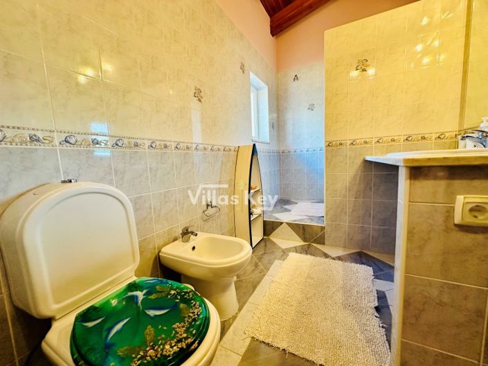 Image No.54-8 Bed Farmhouse for sale