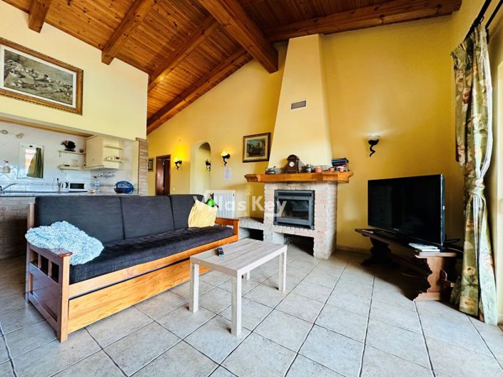 Image No.6-8 Bed Farmhouse for sale